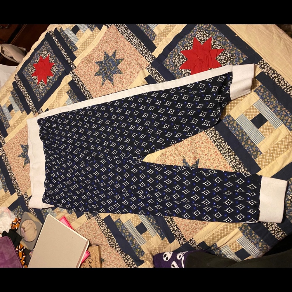 Dark blue mesh pants with white diamond pattern